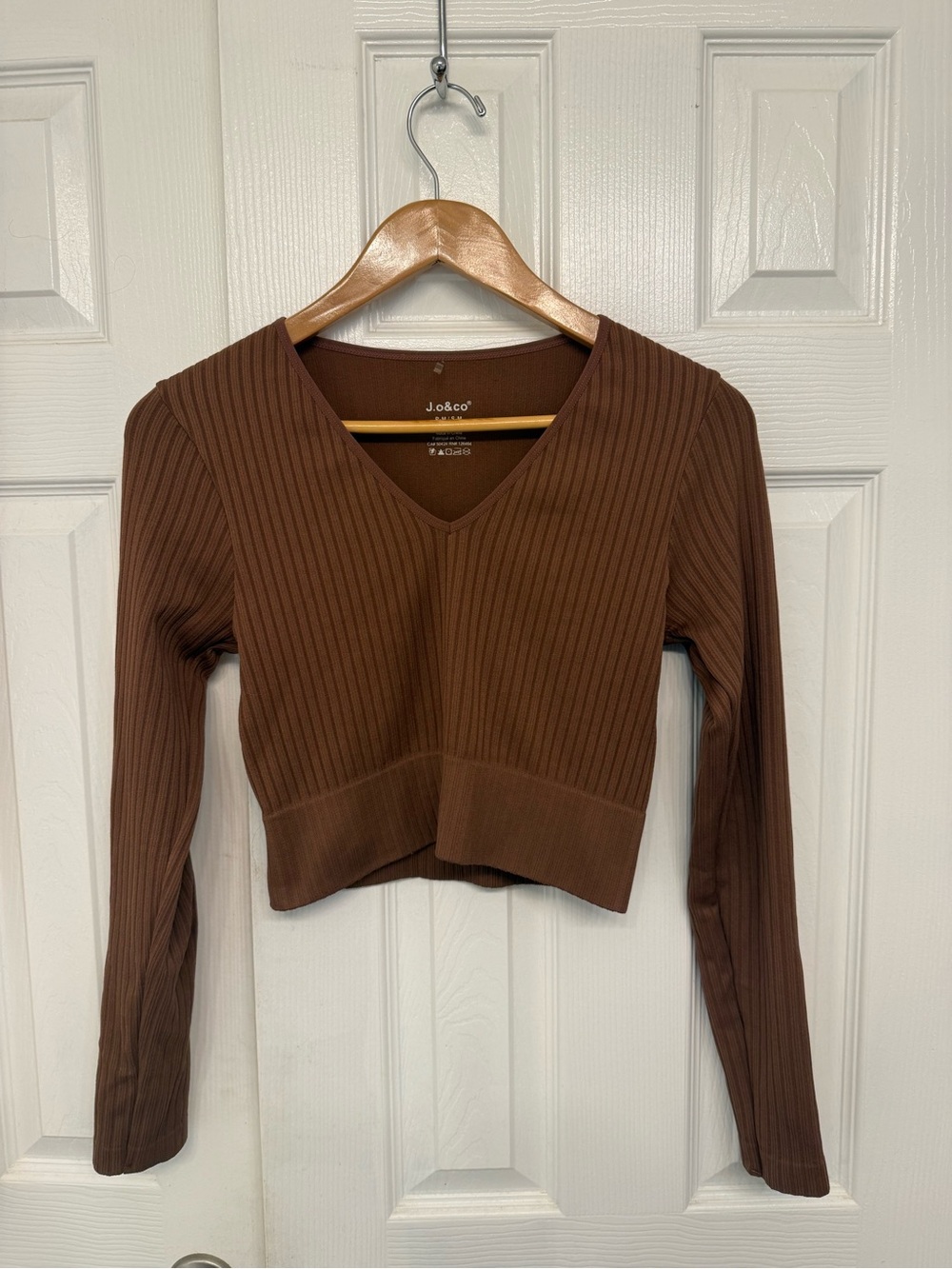 Ribbed V-Neck Cropped Top in Brown